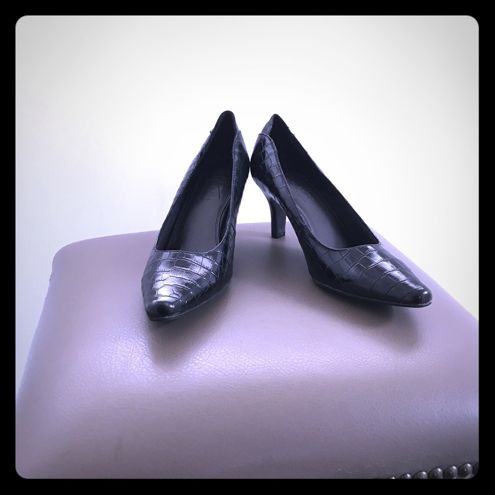 Cute and Comfy Black Patent Heels